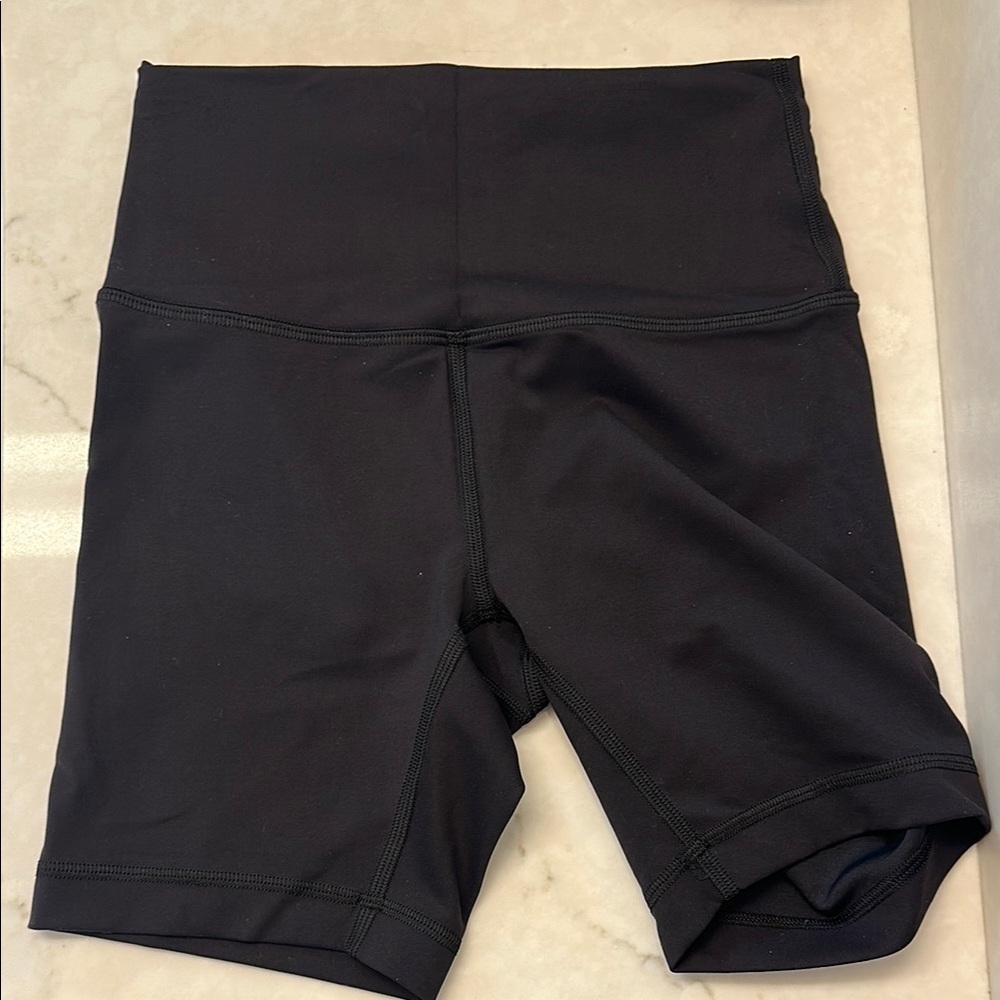 EUC - Close to New! Lululemon Wunder Under Bike Shorts Size 4